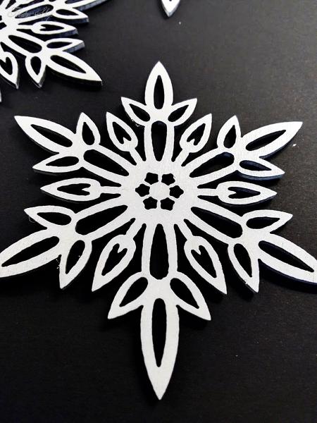 Baumschmuck Holz Schneeflocken weiß